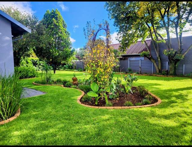 4 BEDROOM HOUSE FOR SALE IN HELIKONPARK